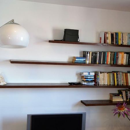 Sunflower Apartment With Private Terrace And Lift Cenova Dış mekan fotoğraf